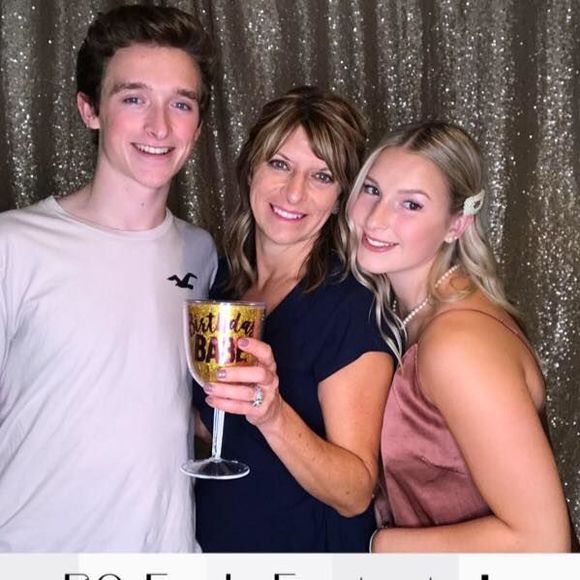 Meet your Posher, Shelly - Picture 1 of 1